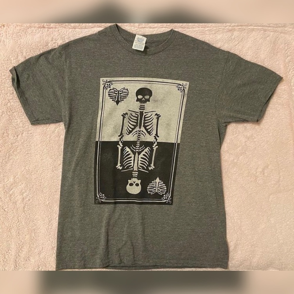 ❗️SOLD❗️Skull card shirt